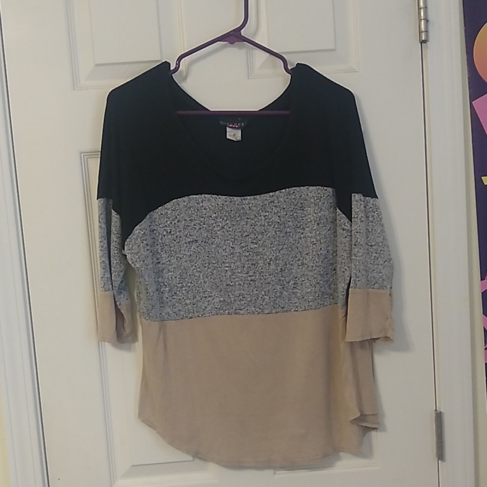 3/4 sleeve striped shirt